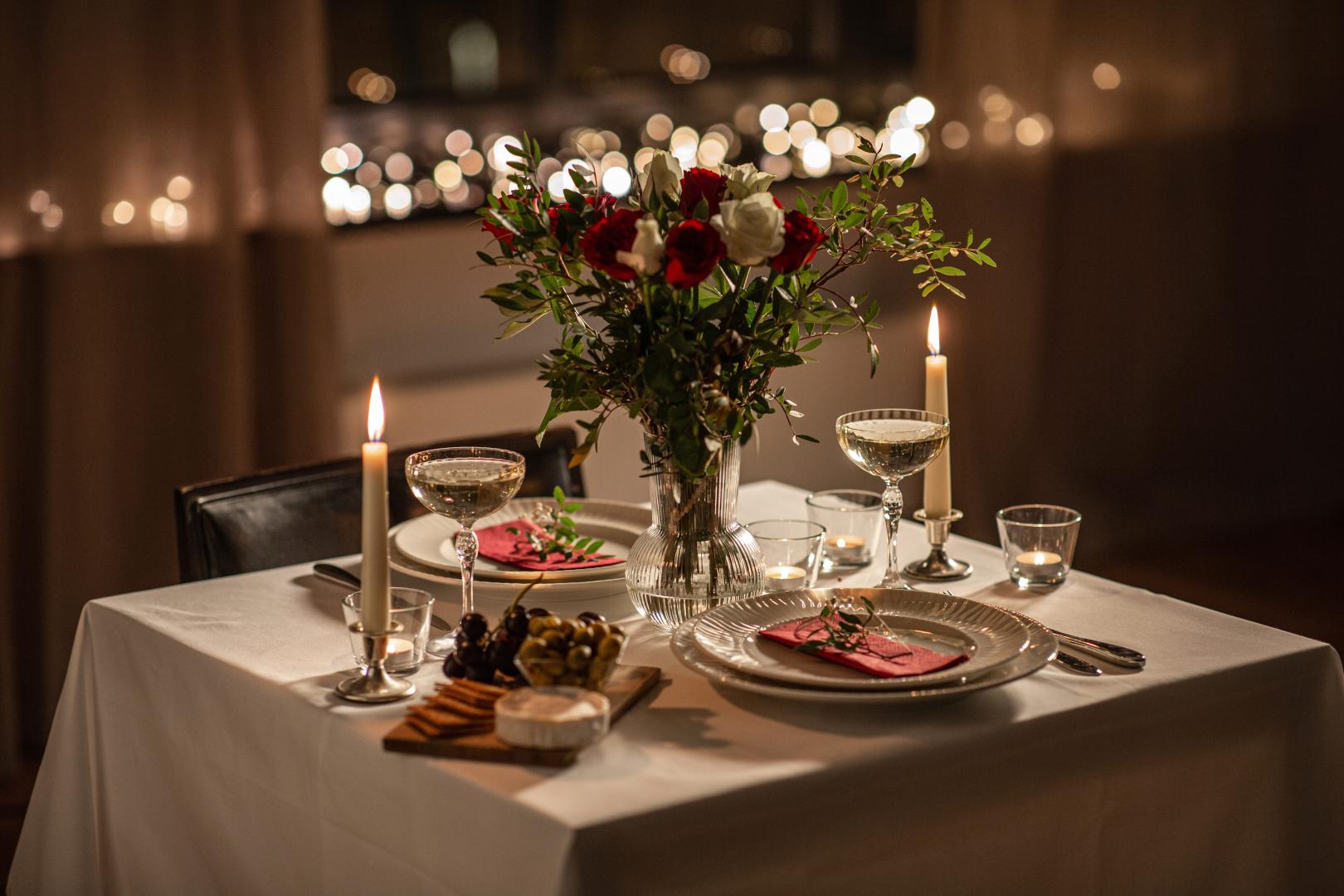 A romantic Valentine's Day dinner setup.