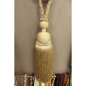 Single Tieback 29 Inch Gold 