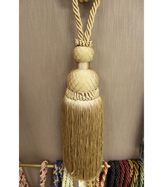 Single Tieback 29 Inch Gold