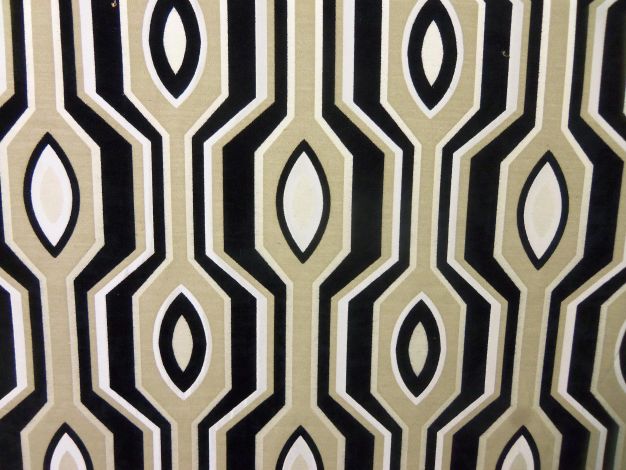 Sisley 345 Ebony/Ivory